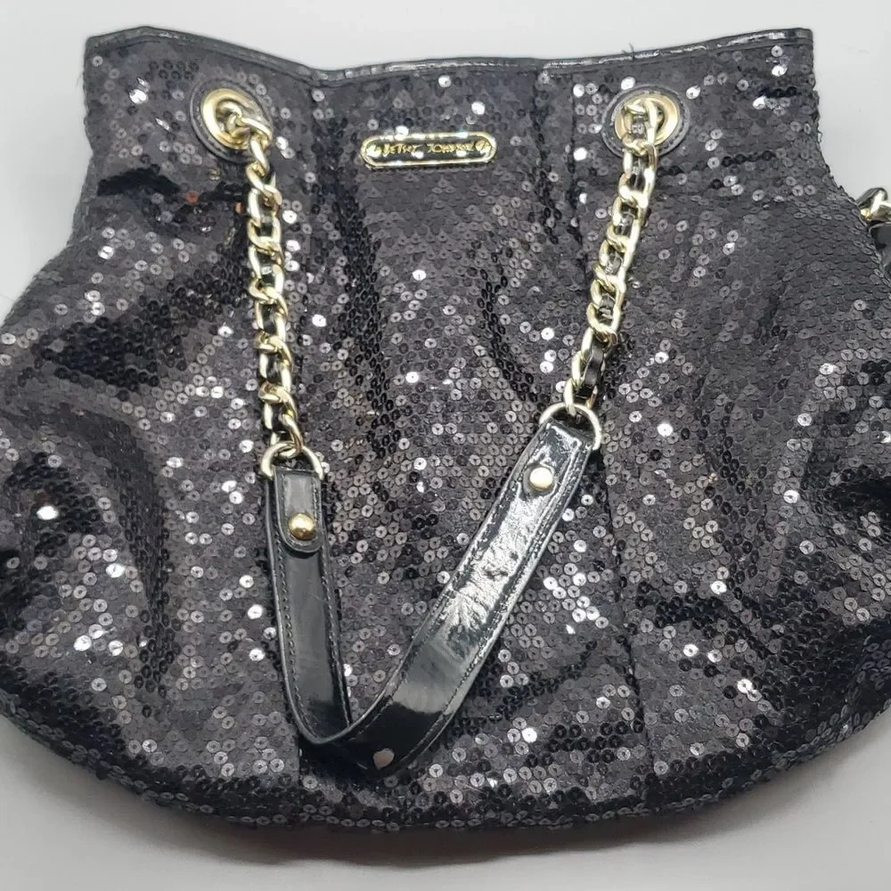 BETSEY JOHNSON CASUAL Y2K HANDBAG PURSE MEDIUM in BLACK SEQUINS W/ GOLD HARDWARE